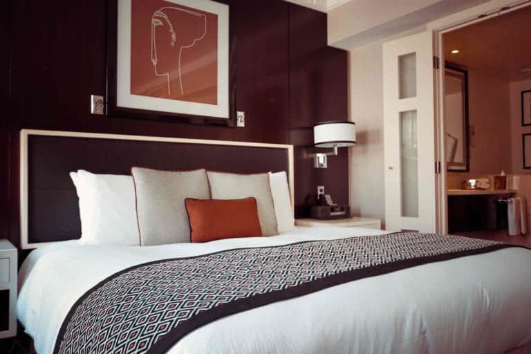 Make a Bed Like the Best Hotels