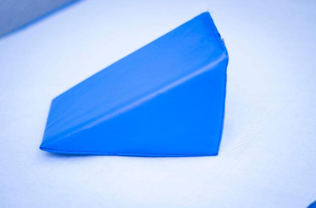 What Is a Wedge Pillow and How to Use It?