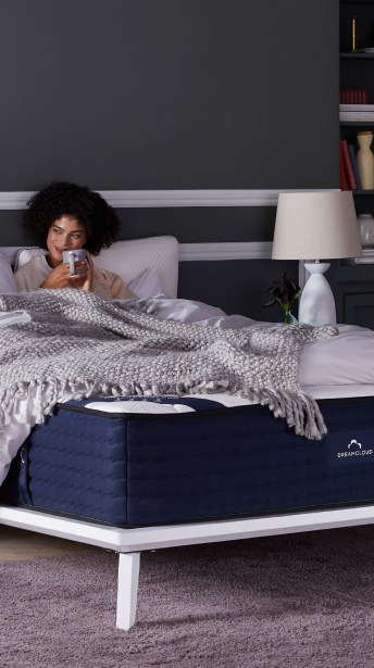 Deciding between Dreamcloud and Puffy? 1 bed mobile