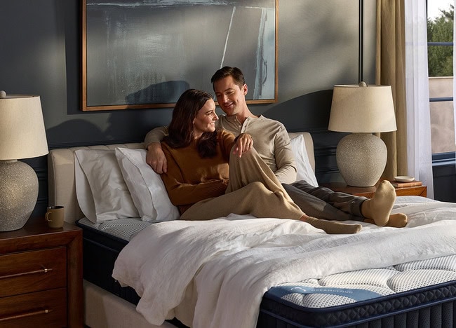 Couple Dreamcloud Hybrid Mattress